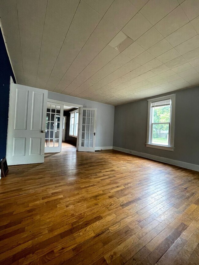 Photo - 1502 Ferry St