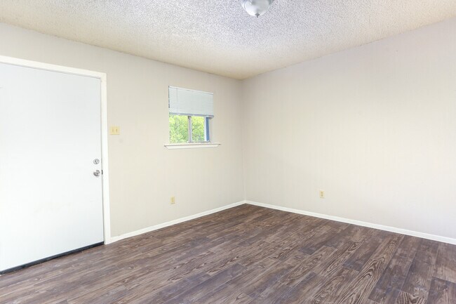 Photo - Bandera Flats Apartments