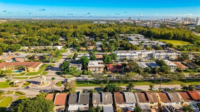 Photo - 2335 NE 172nd St Unidad 8