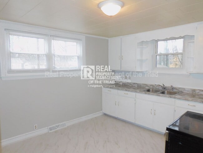 Photo - 3405 Derby Pl