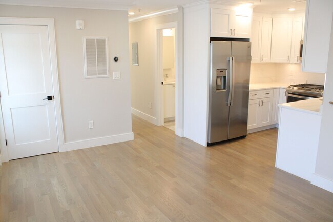 Photo - 303 Maverick St Unit 4