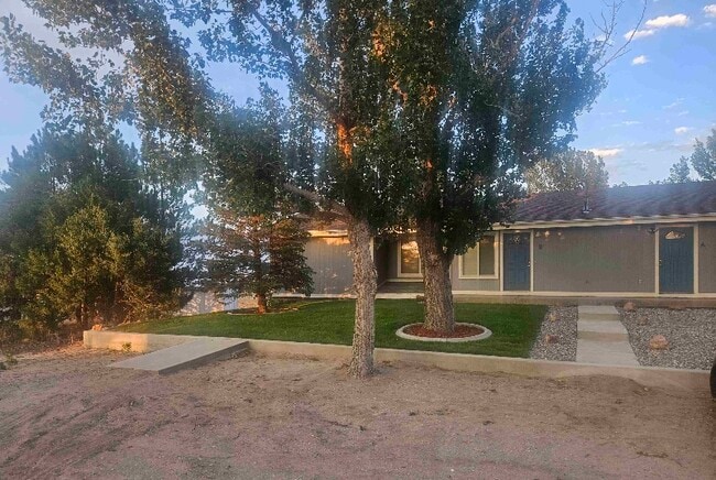 407 Corona Ave B  