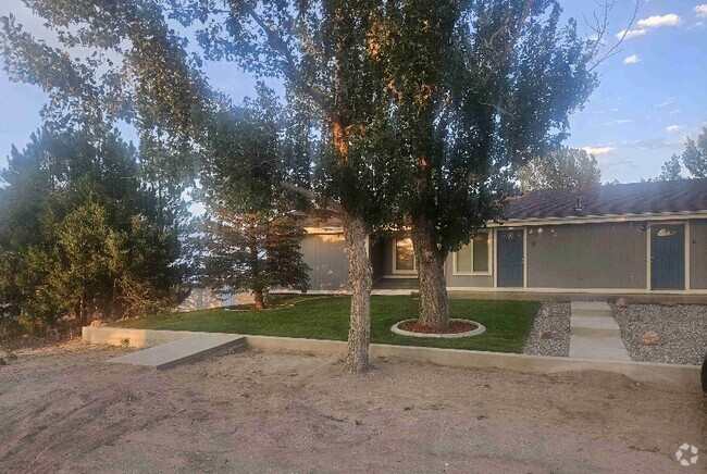Building Photo - 407 Corona Ave Rental