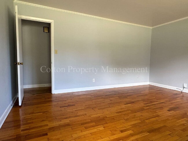 Photo - 301 Toulon St