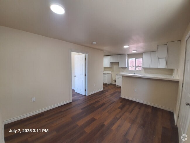 Building Photo - 1221 W 152nd St Rental
