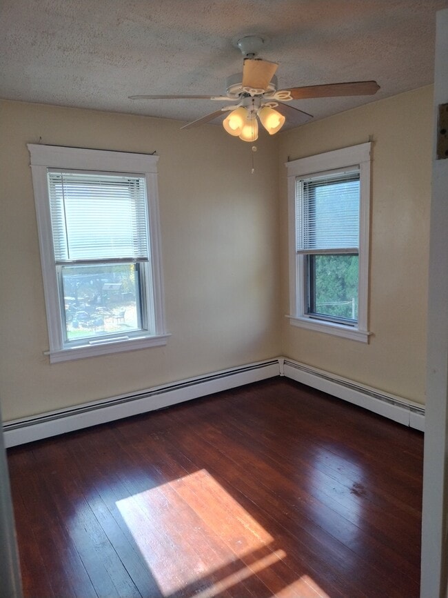 Building Photo - 47 Yeoman Ave Unit SecondFloor
