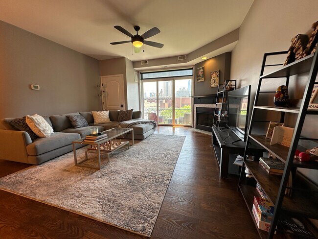 Photo - 680 N Green St Unidad 611 Rental
