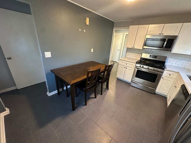 Photo - 565 Hunter Ave