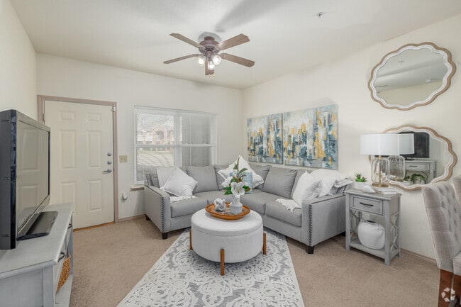 Custom Deluxe III 1BR, 1BA - 665SF - Living Room