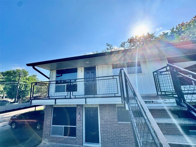 Building Photo - 2201 N Grand Blvd Unit 2 Rental