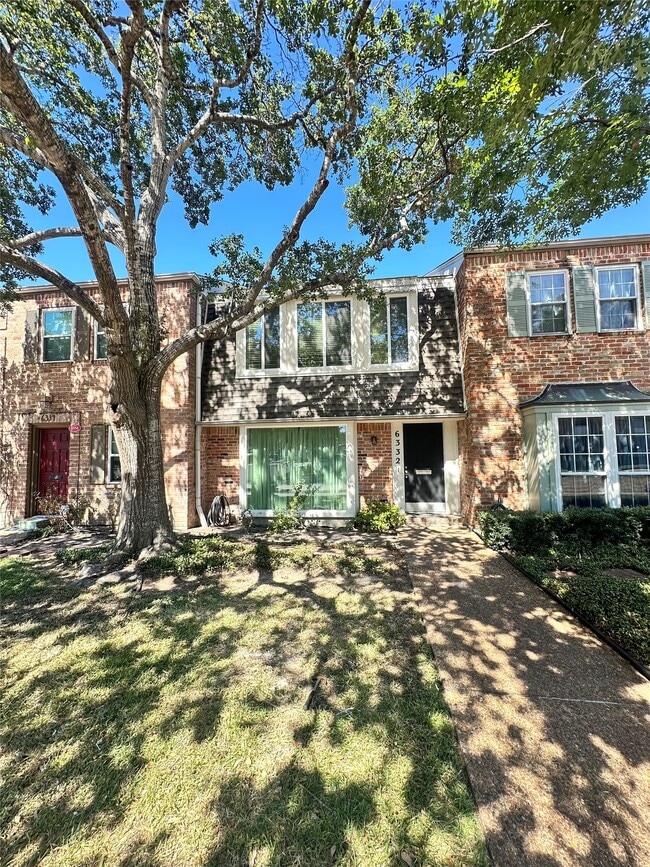 Building Photo - 6332 Chevy Chase Dr Unit 16