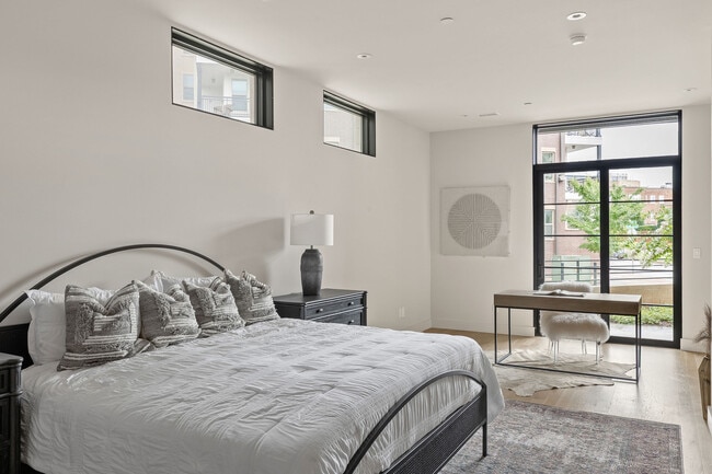 Photo - 1325 N Dewey Ave