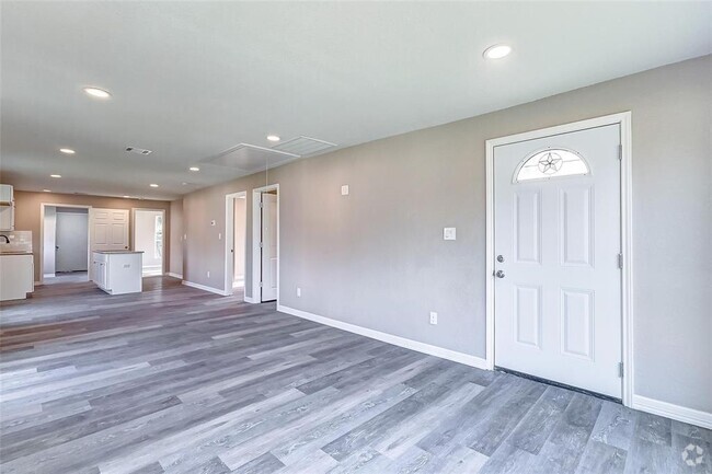 Building Photo - 2613 Milwaukee St Rental