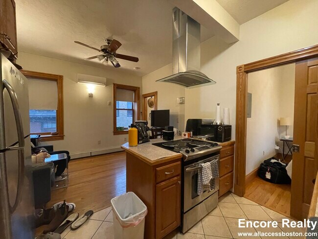 Photo - 66 Pinckney St