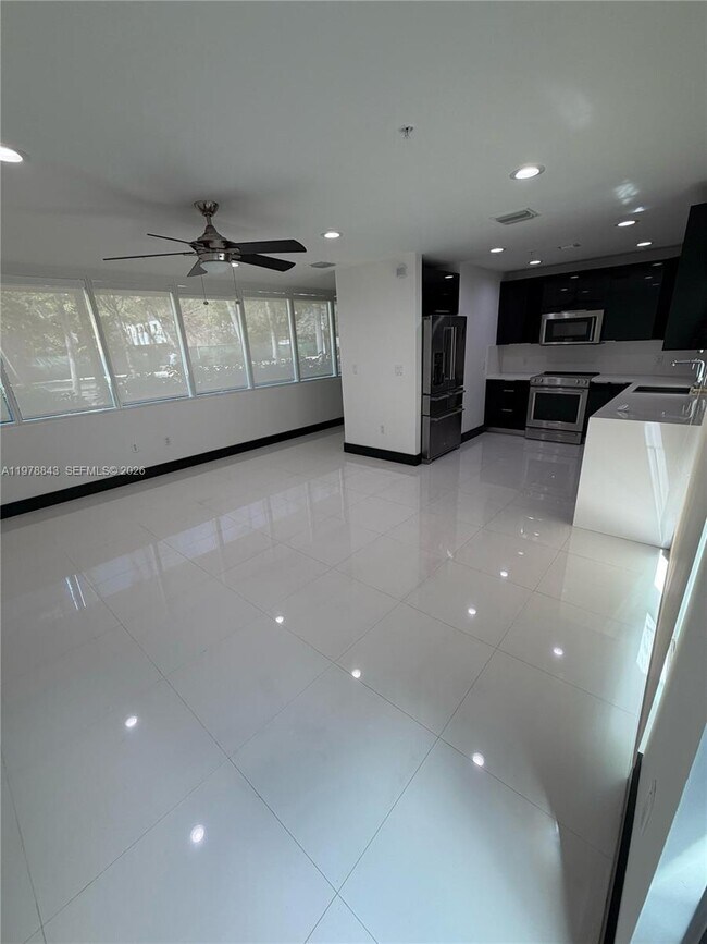 2699 Tigertail Ave Unit 14