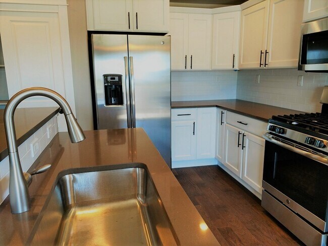 Photo - 6 MONTH LEASE AGREEMENT!