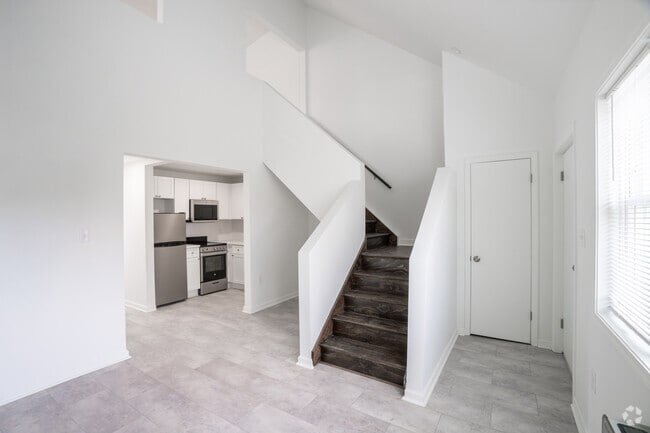 1BR, 1BA - 700SF - Living and Dining Area - 211 Summer St