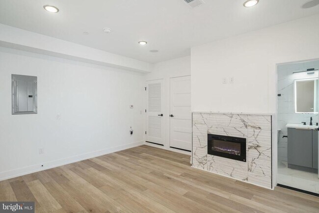 Photo - 2000 N Front St Unit 15