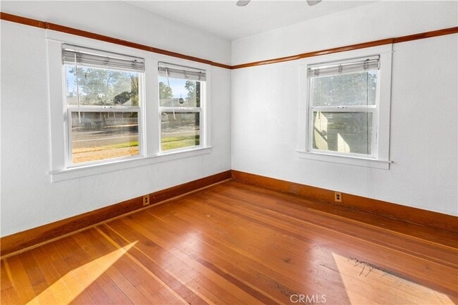 Photo - 77 E Main St