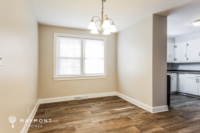 Photo - 224 S Wingate Rd