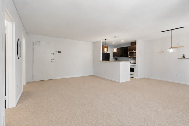 Photo - 2400 41st St NW Unidad 312