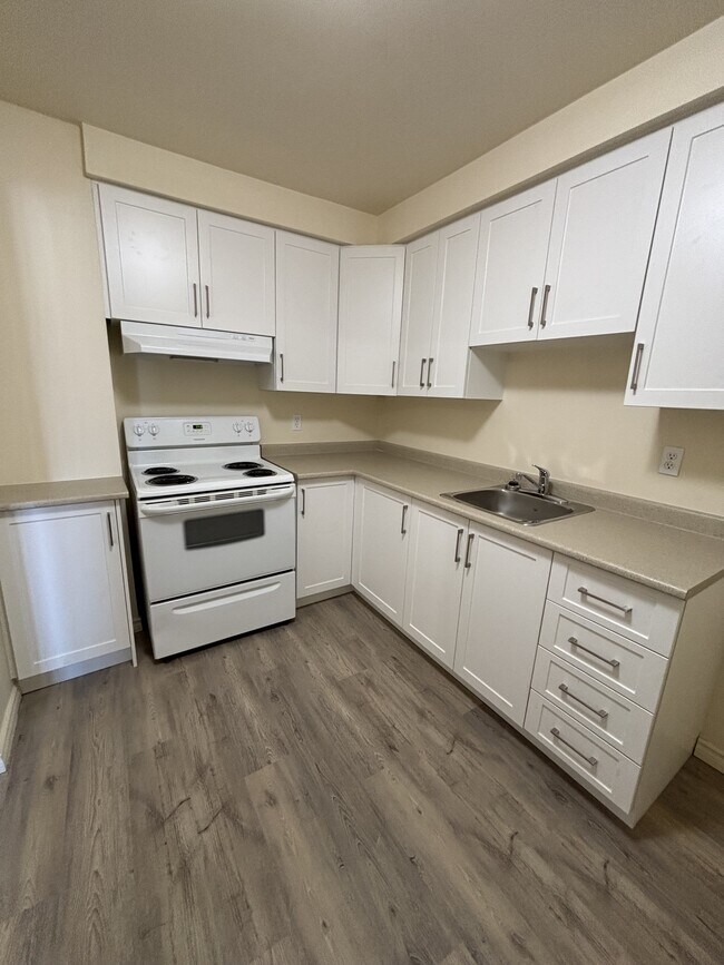 Photo - 70 McEwen Ave