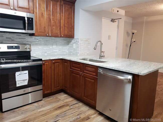 Photo - 104 SW 9th St Unit 304