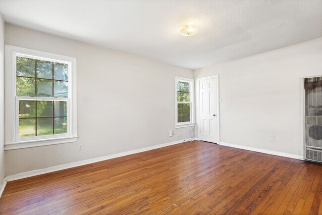 Photo - 450 Overhill Dr