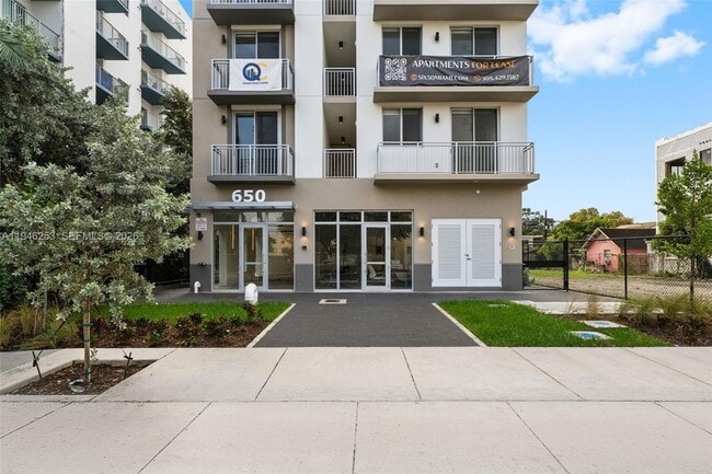 Photo - 650 SW 1st St Unit 305