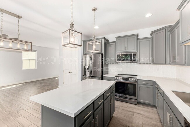 Building Photo - 5557 S Dillon