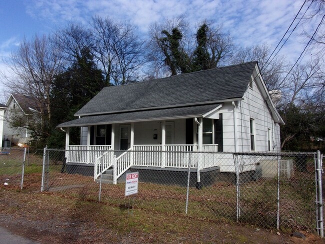 Building Photo - 2 Bedroom 1 Bath Home with Additional Room in Downtown Rock Hill