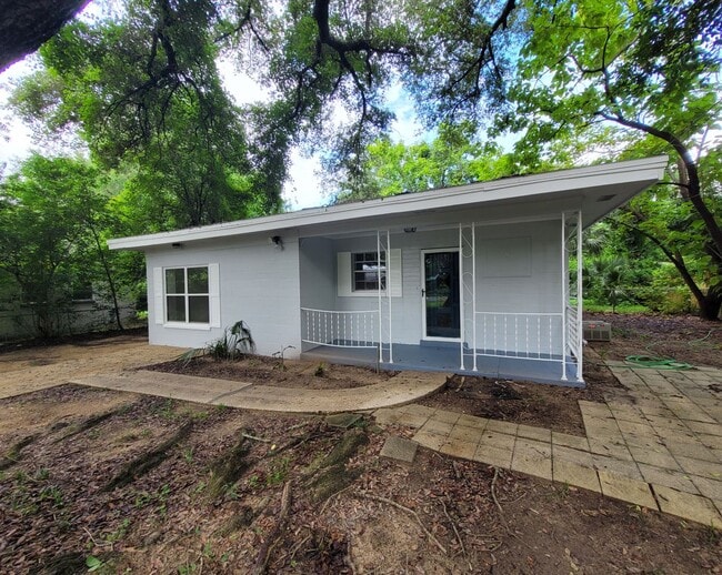 Building Photo - MOVE IN SPECIAL: Waived $350 Cleaning Fee!... Rental