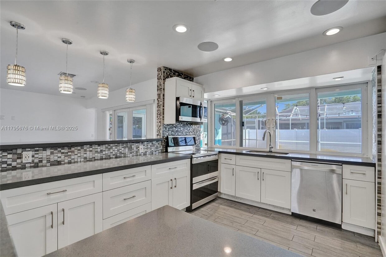 Photo - 9240 SW 54th St (Cooper City, FL)