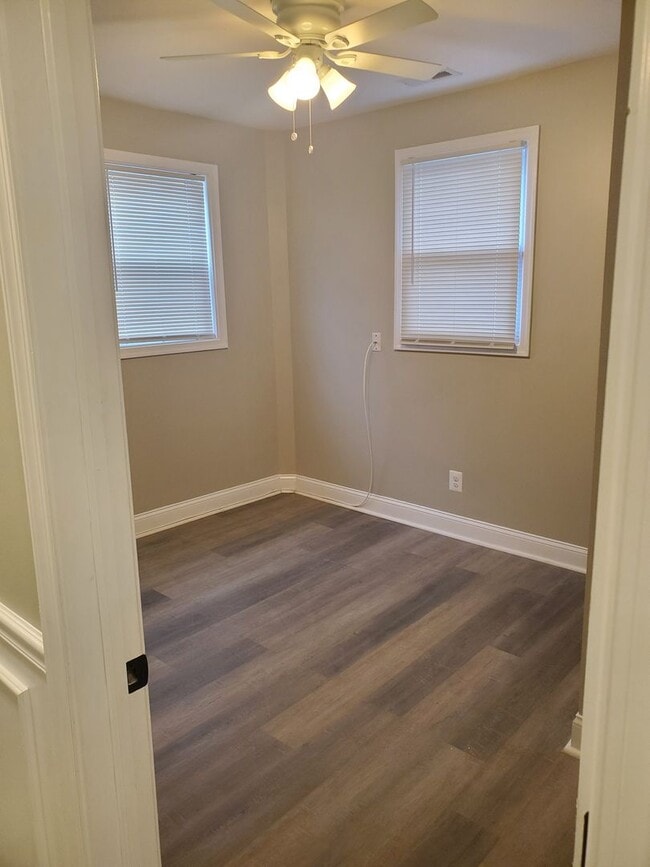Photo - 17 W Talbott St Unit 1E Available $550 1E