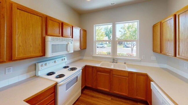 Photo - 1372 SE Newgate Dr