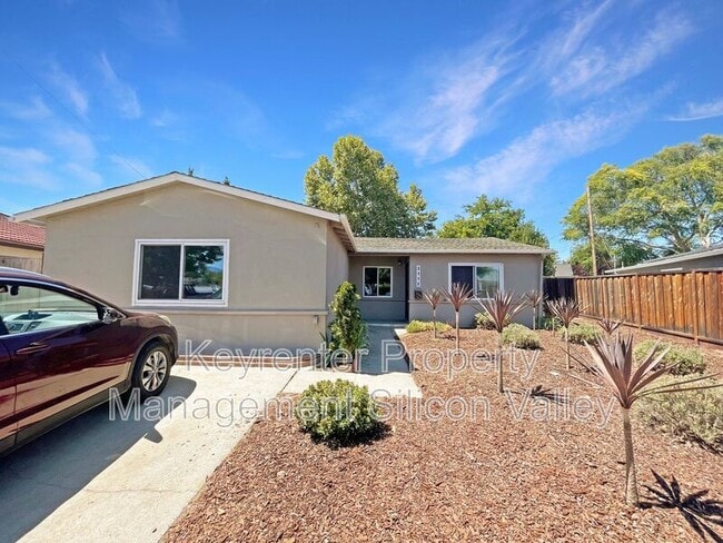Building Photo - 3115 Calzar Dr Rental