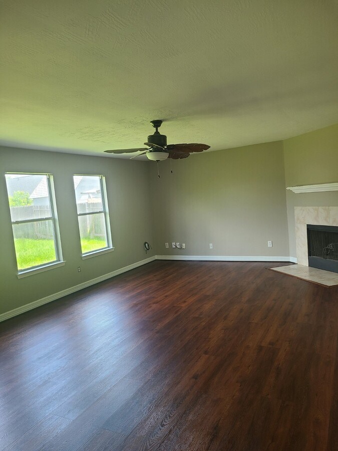 Photo - 1411 Heathcote Ln