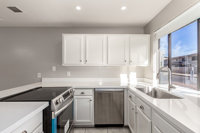 Photo - 11666 N 28th Dr Unidad 120