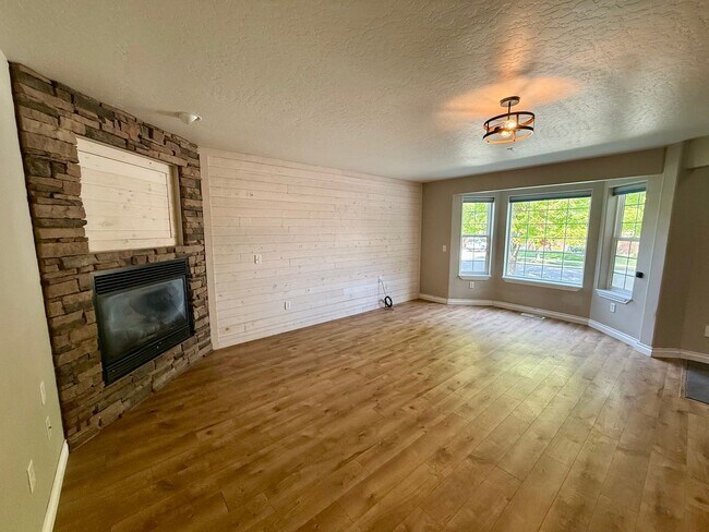 Photo - 5436 Bigfork Rd