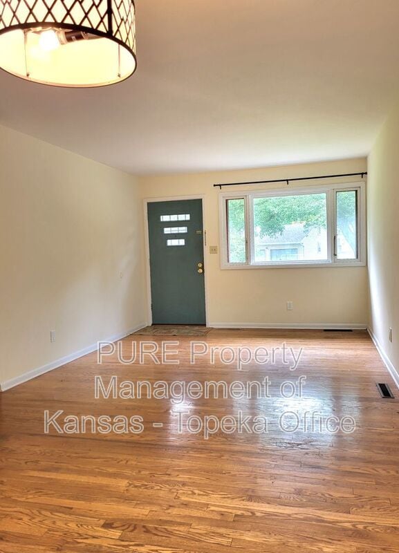 Photo - 4931 Appleton Ave