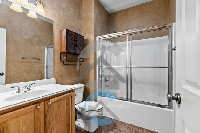 Photo - 1445 Champions Dr