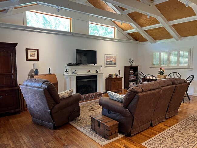 Photo - 206 Sumter St SE