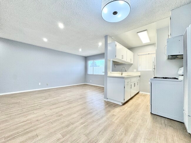 Building Photo - 12311 Burbank Blvd Unit 32 Rental