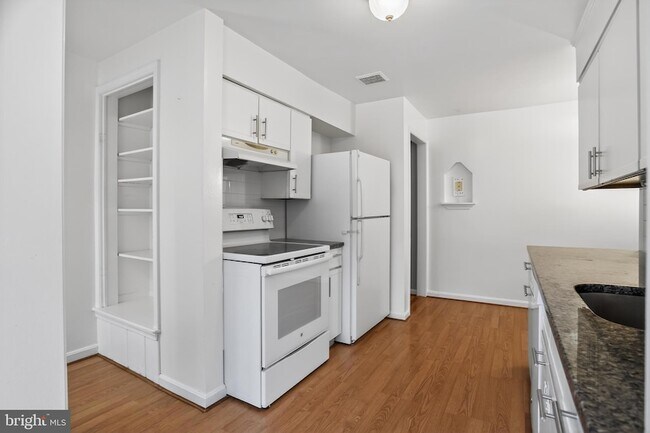 Photo - 5205 Saratoga Ave