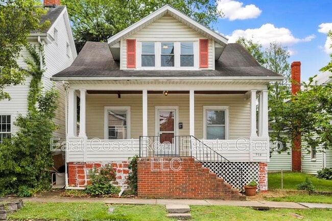 Building Photo - 208 N Mary St