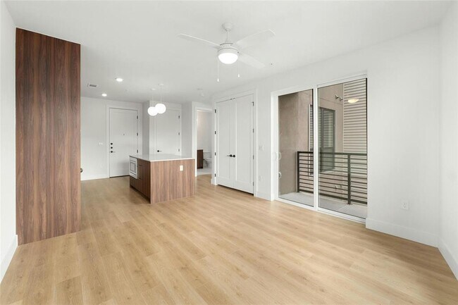 Photo - 1701 Simond Ave Ave Unidad 644
