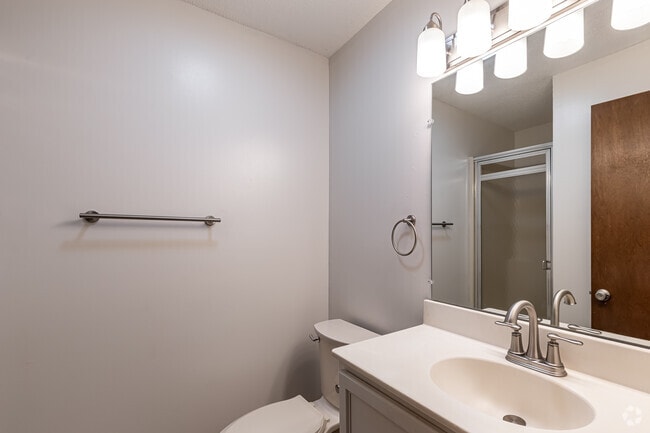 2BR, 2BA - Bathroom - Baldwin Court