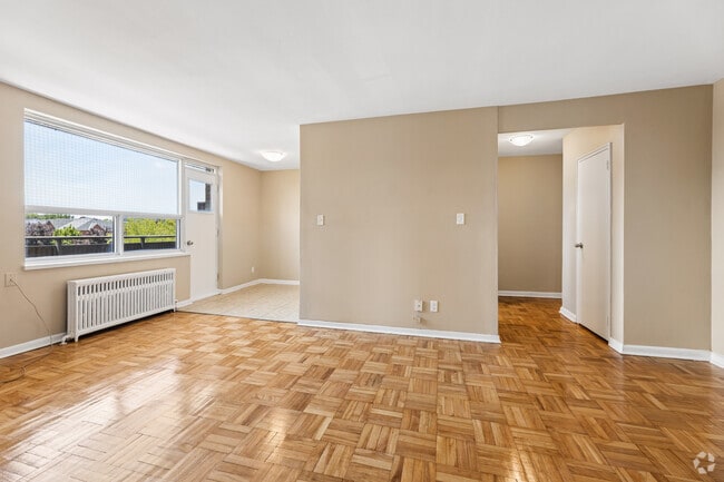 3BR, 1BA - 788SF - Living Room