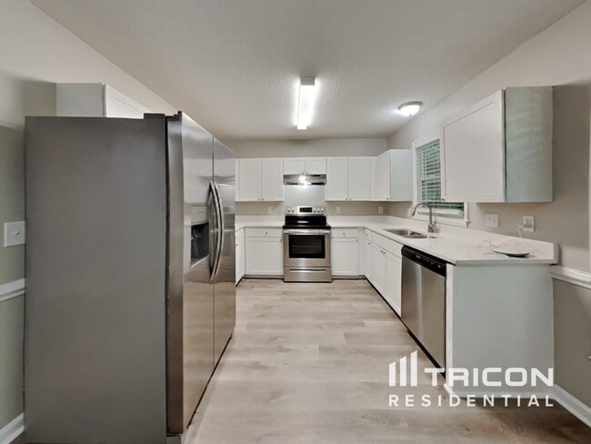 Photo - 837 Lusterleaf Pl