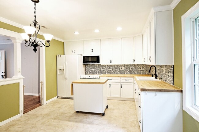 Photo - 703 Oak Creek Rd
